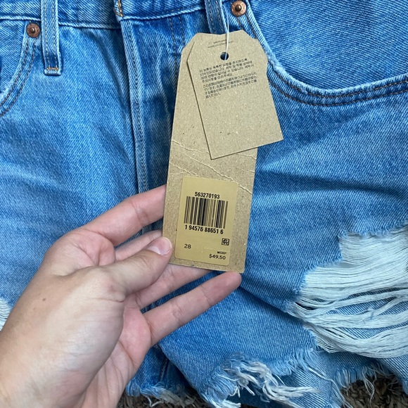 Levi Shorts - Picture 2 of 3